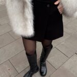 Спідниця-шорти чорного кольору з кишенями та декоративним гудзиком